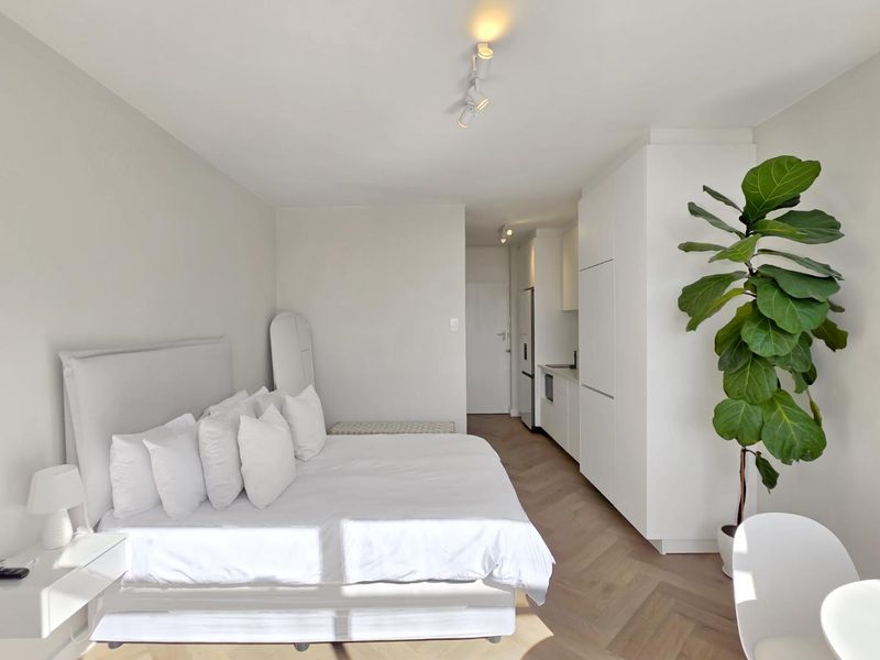 Stylish City Living in the Heart of Kloof Street - Photo 3
