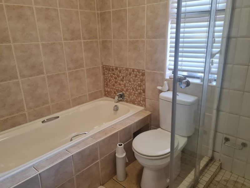 EXCLUSIVE MANDATE INCLUSIVE OF BIG STOREROOM AND 3 PARKINGS  - STOREROOM AND 3 PARKINGS INCLUDED IN DEAL - Photo 3