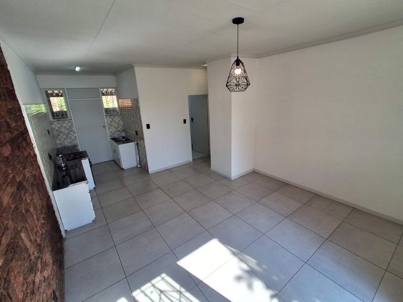 Two bedrooms Townhouse for sale in Hermanstad Pretoria West - Photo 8