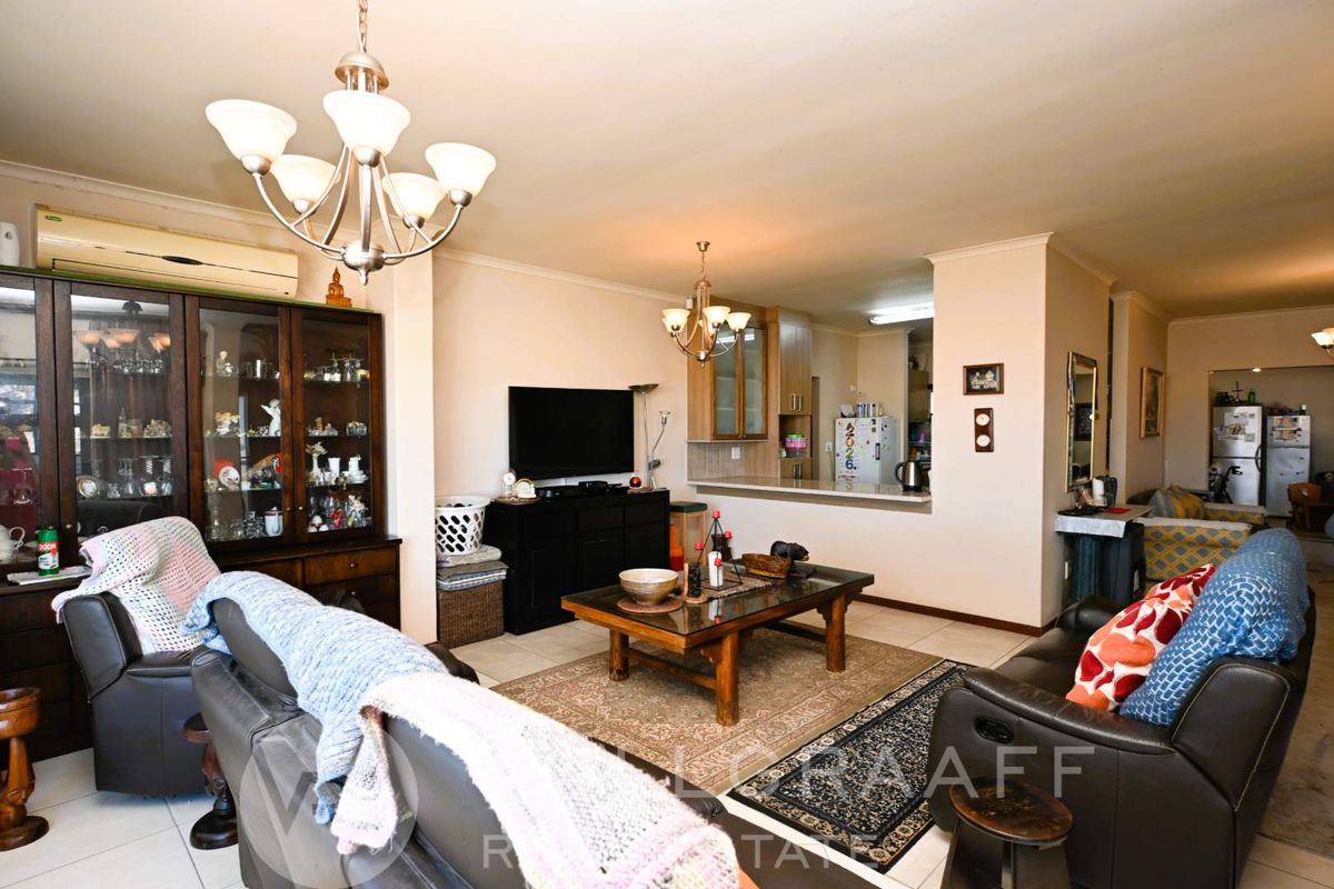 Well Kept Family Home - Photo 3