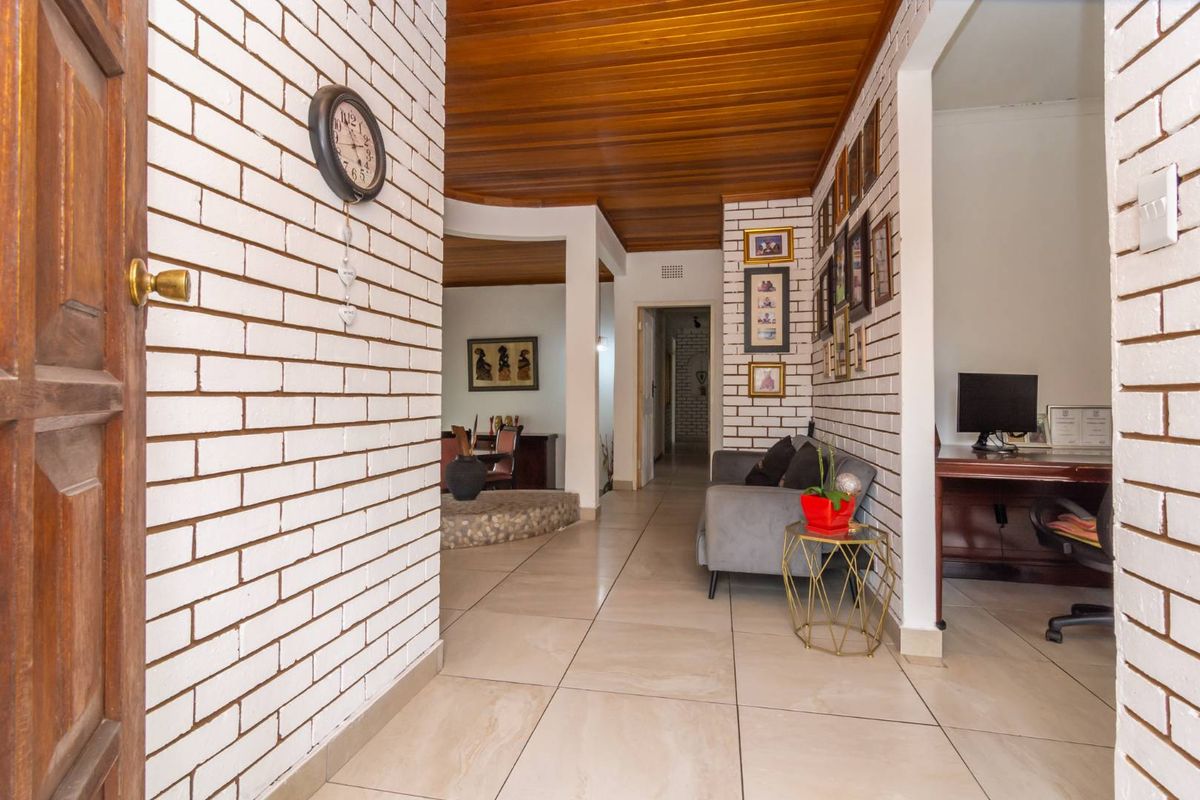 Ideal Family Home suited just for you - Photo 4