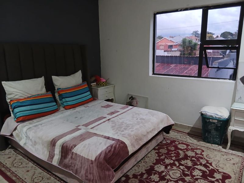 Large family home with 3 flatlets and extra accomodation. - Photo 3