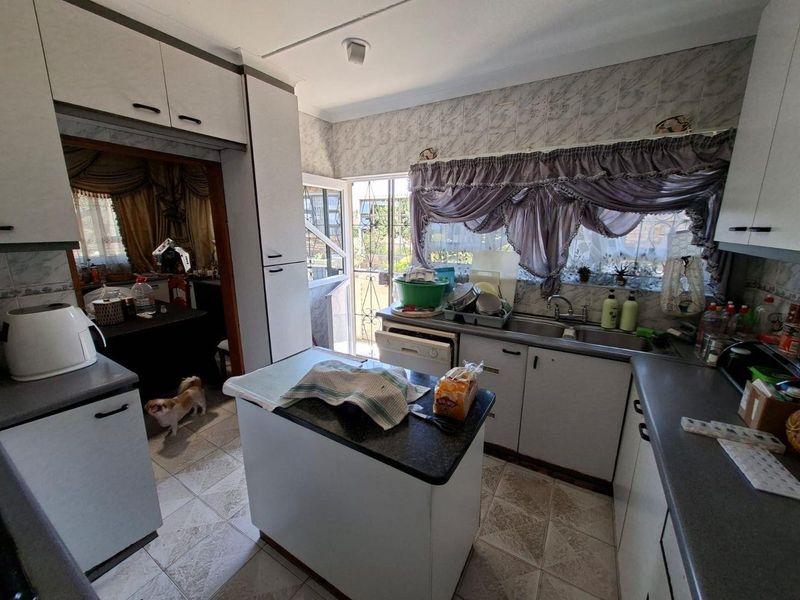 3 Bedroom Family Home for Sale in Forderville, Estcourt - Photo 8