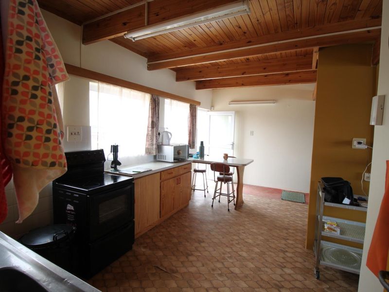 Henties Bay - Prime Location - Photo 10