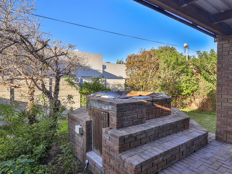 Charming 3-Bedroom Beachside Home in Franskraal - Photo 9