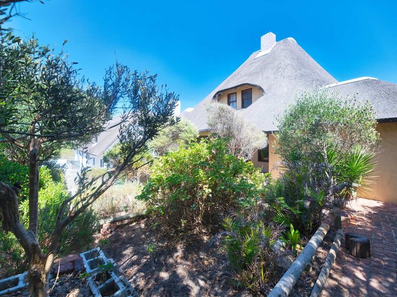 Live, Love, Location - Photo 3