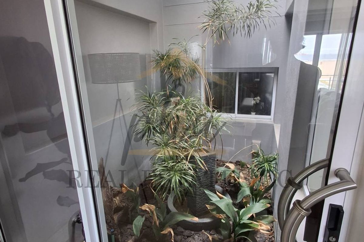 Beautiful Seafront Property - Stunning Sea Views!!! - Photo 3