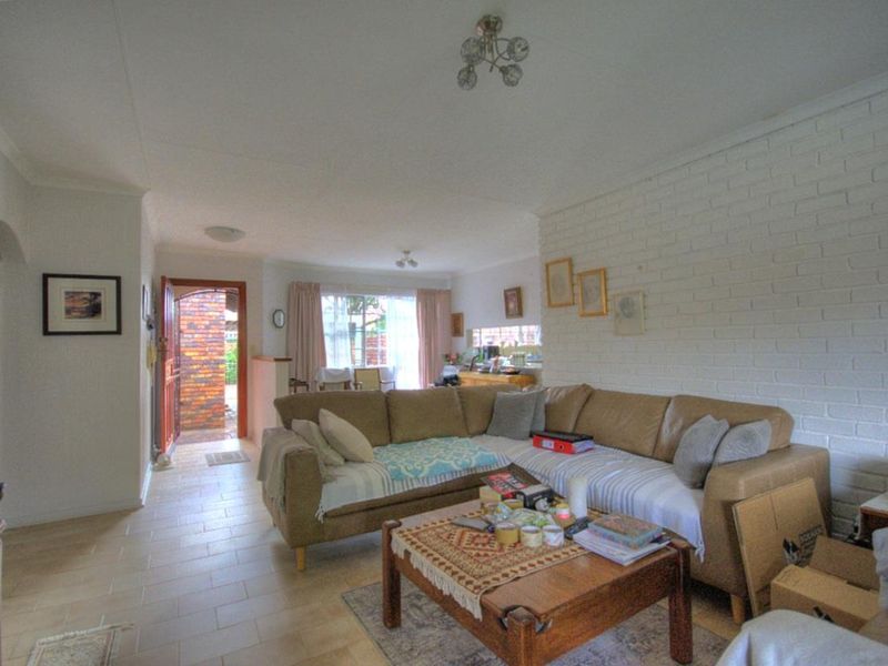 Pet friendly face-brick simplex in Prime Area! - Photo 10