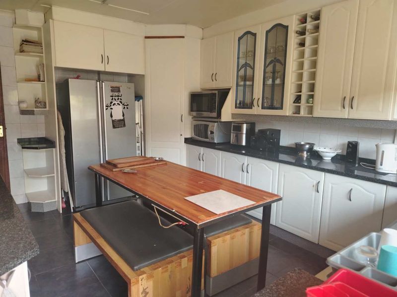 AN INCOME GENERATING PROPERTY - Photo 3