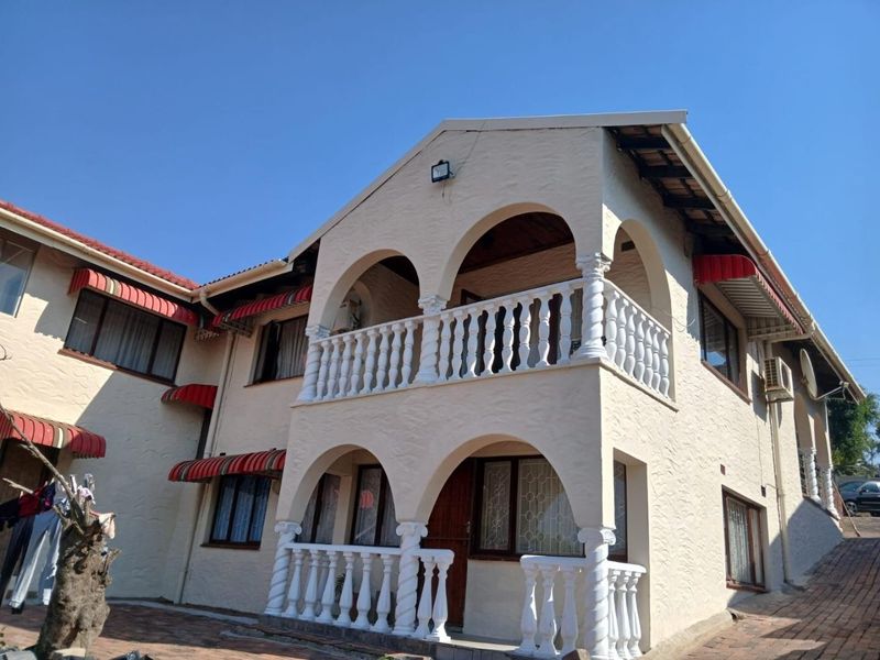 Dreamy Dwelling in a Secure Sublime Sanctuary! - Photo 2