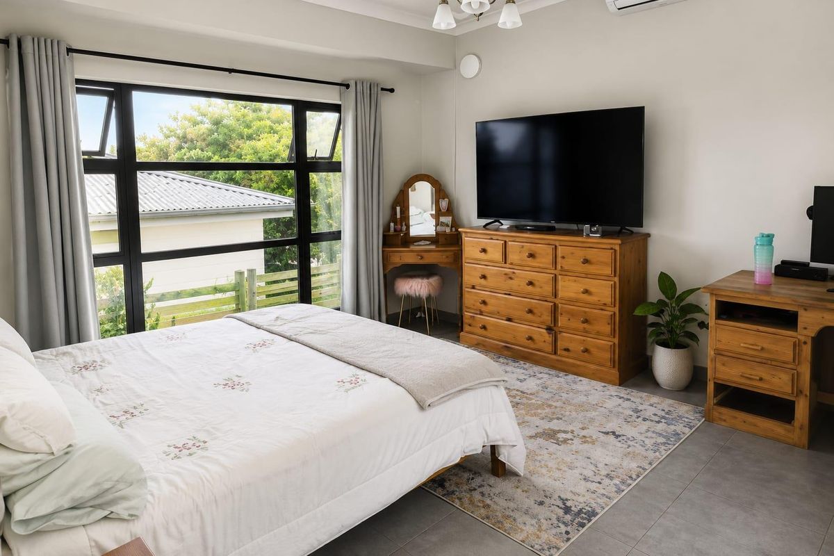 Modern 3 bedroom,2 bathroom House to Let - Photo 4