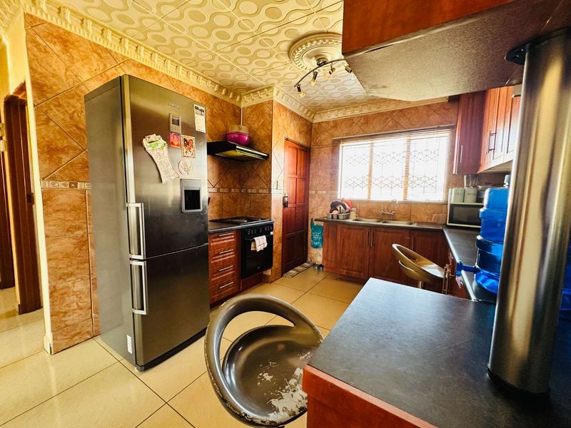 Freestanding Family Home in Mahlasedi park-priced to Move, Ready to View. - Photo 8