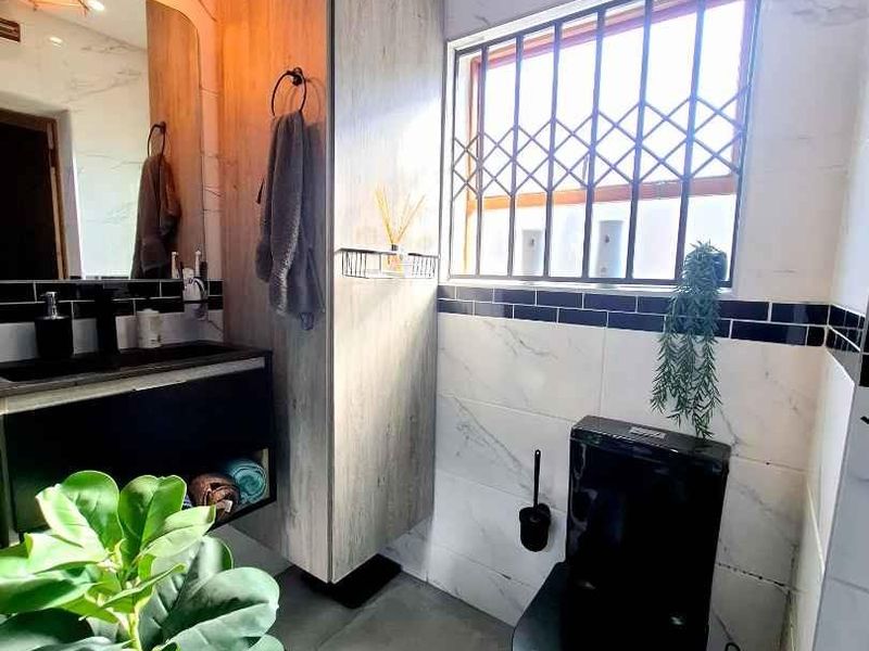 Modern luxury meets high-yield investment potential - Photo 7