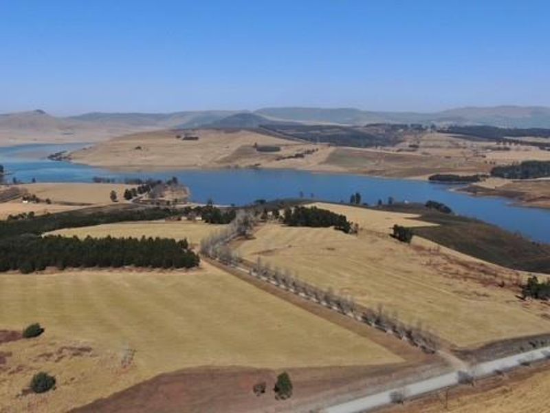 Spacious Country Home with Workshop and Spectacular Midmar Dam Views in Tweedie - Photo 8