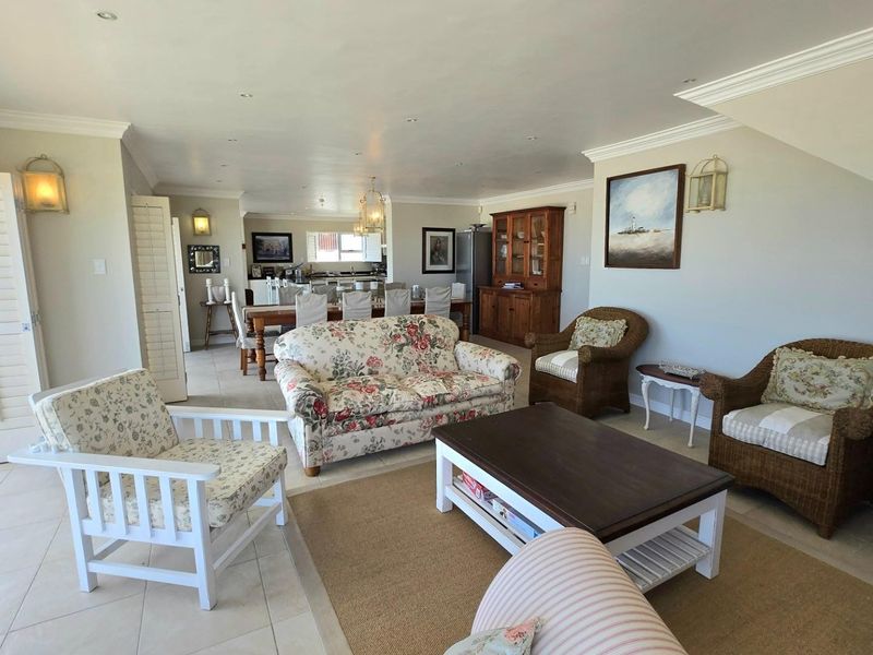 Stunning 6-Bedroom Home Including Flatlet and Spectacular Sea Views in Franskraal - Photo 6