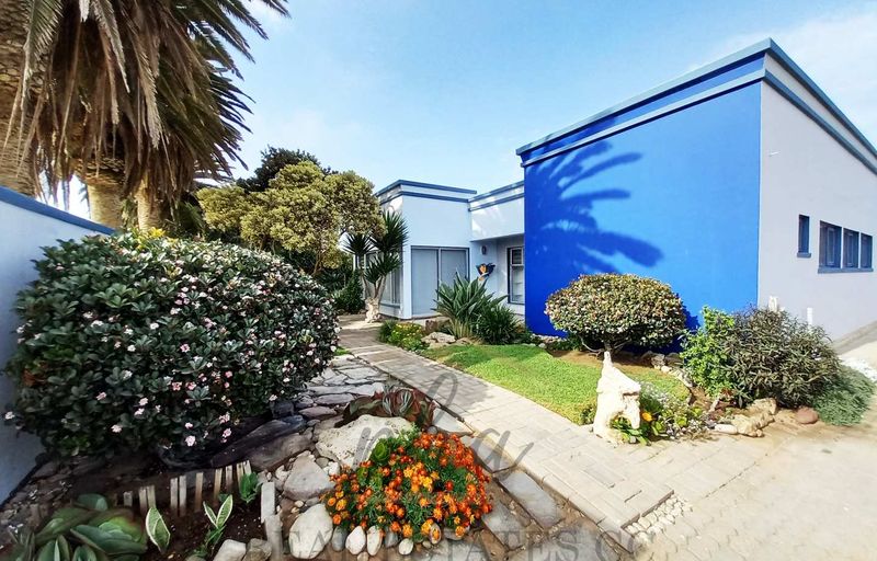 Extravagant House in the Heart of Hentiesbay, Walking Distance From Town