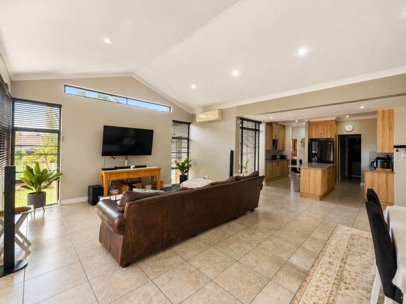 Modern 4-Bedroom Family Home in Prestigious Wild Olive Estate - Photo 7