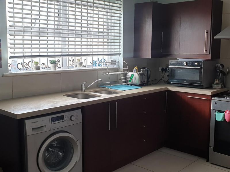 2 bedroom Airbnb 1 bathroom apartment - Photo 2