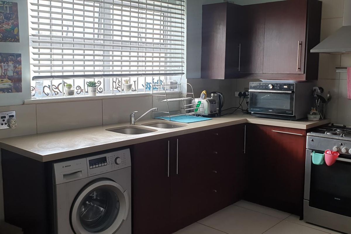 2 bedroom Airbnb 1 bathroom apartment - Photo 2