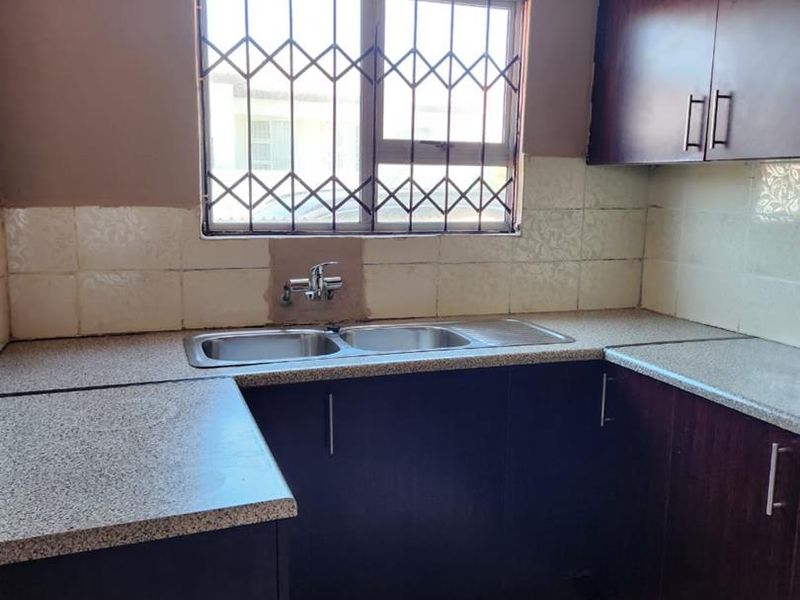 Charming 3-Bedroom House for Sale - R1,100,000 - Photo 9