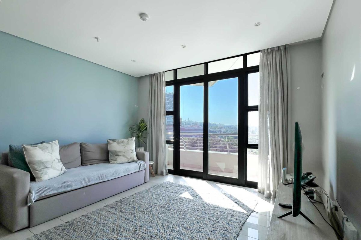 2 BEDROOM | 2 BATHROOM APARTMENT - Photo 2