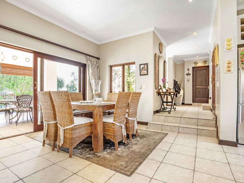 IMMACULATE HOME - Photo 4