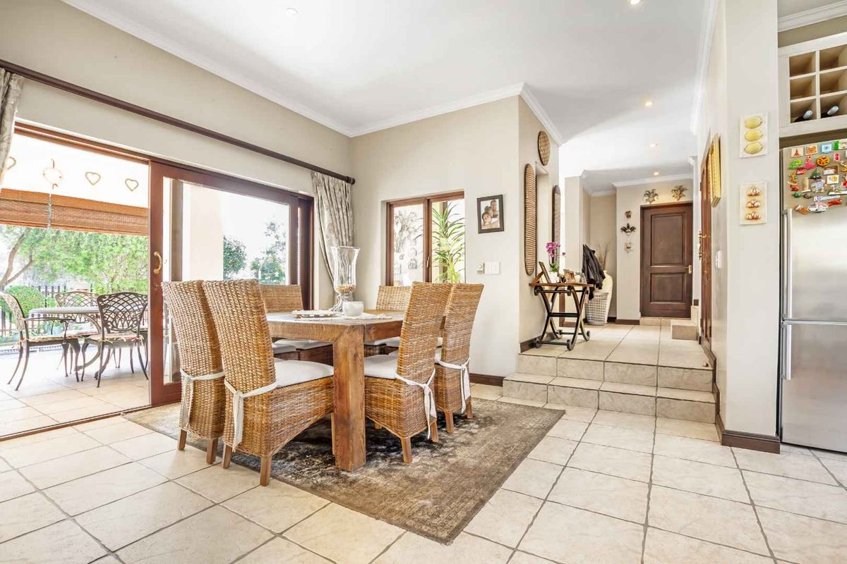 IMMACULATE HOME - Photo 4