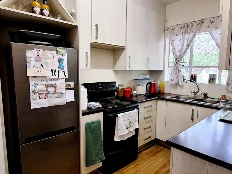 3 Bedroom Unit in South Crest with Spacious Outside Patio & Garden area - Photo 4