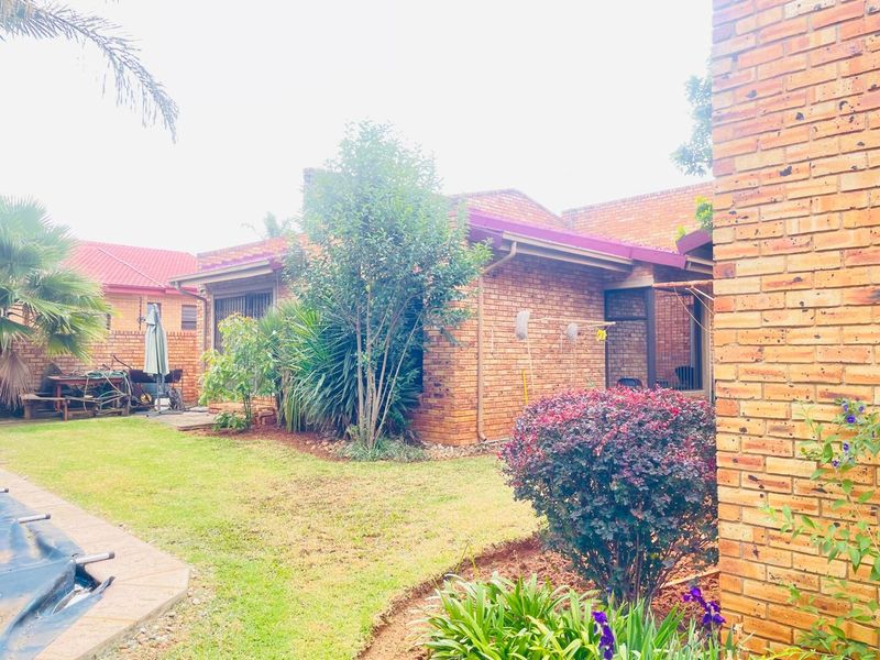 Warm Spacious Family Home!!! - Photo 7