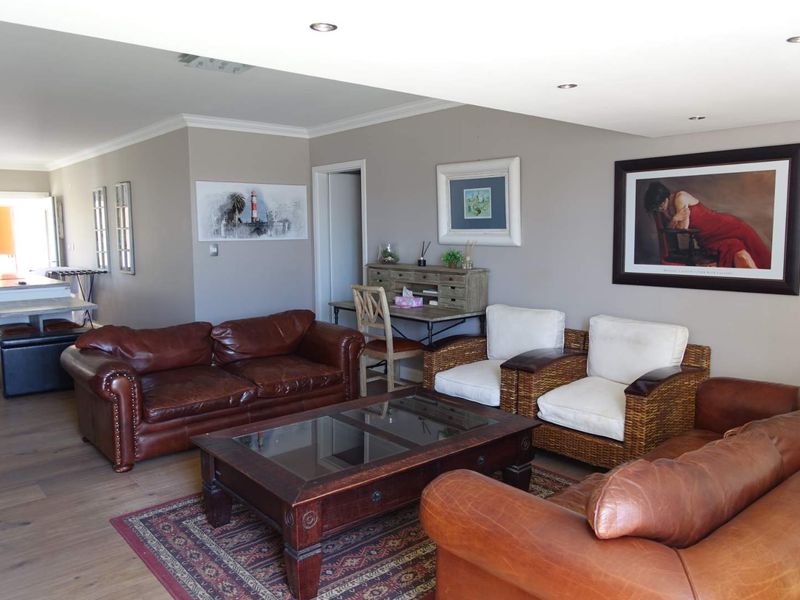 PRIME LOCATION! Seafront Ground floor apartments with view over the jetty - Photo 6