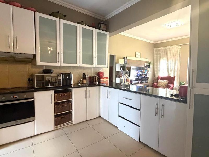 Spacious, Stylish & Designed for Living – Your Dream Home Awaits - Photo 8