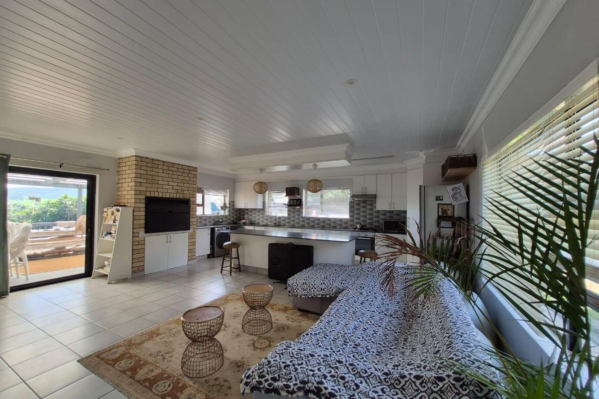 Charming Low-Maintenance 2-Bedroom Home in Fraaiuitsig, Groot Brak River - Photo 2