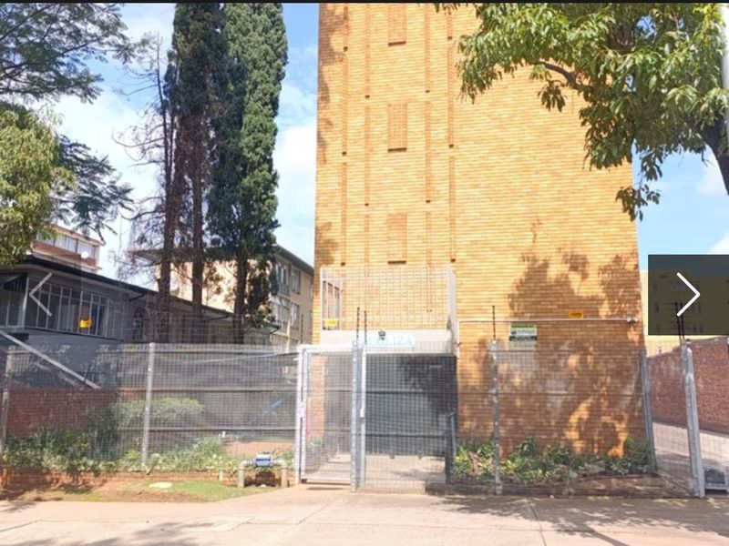 **Charming 2-Bedrooms m Flat in the Heart of Sunnyside** - Photo 3