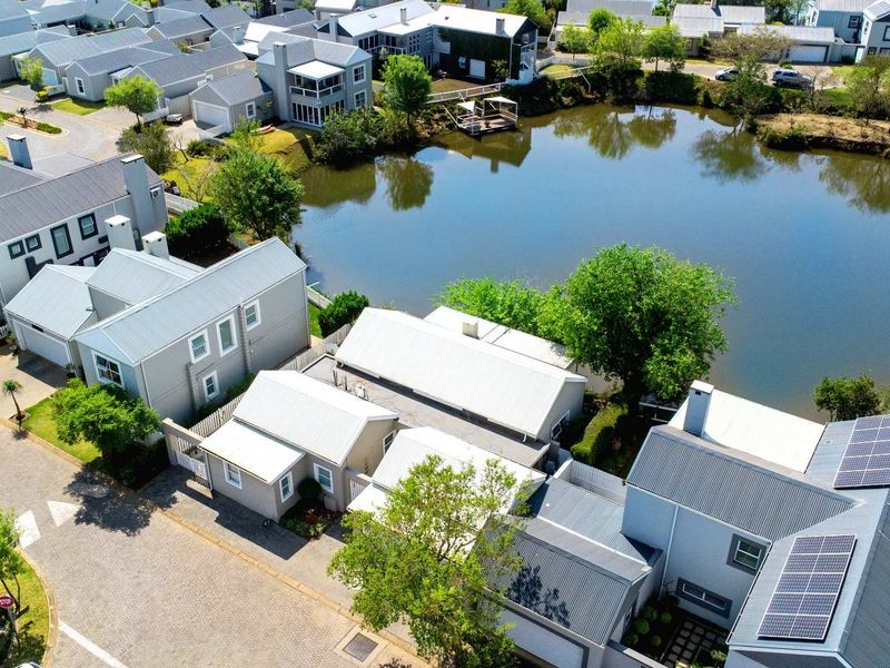 Exclusive Luxury Living in Leisure Bay Estate - Photo 2