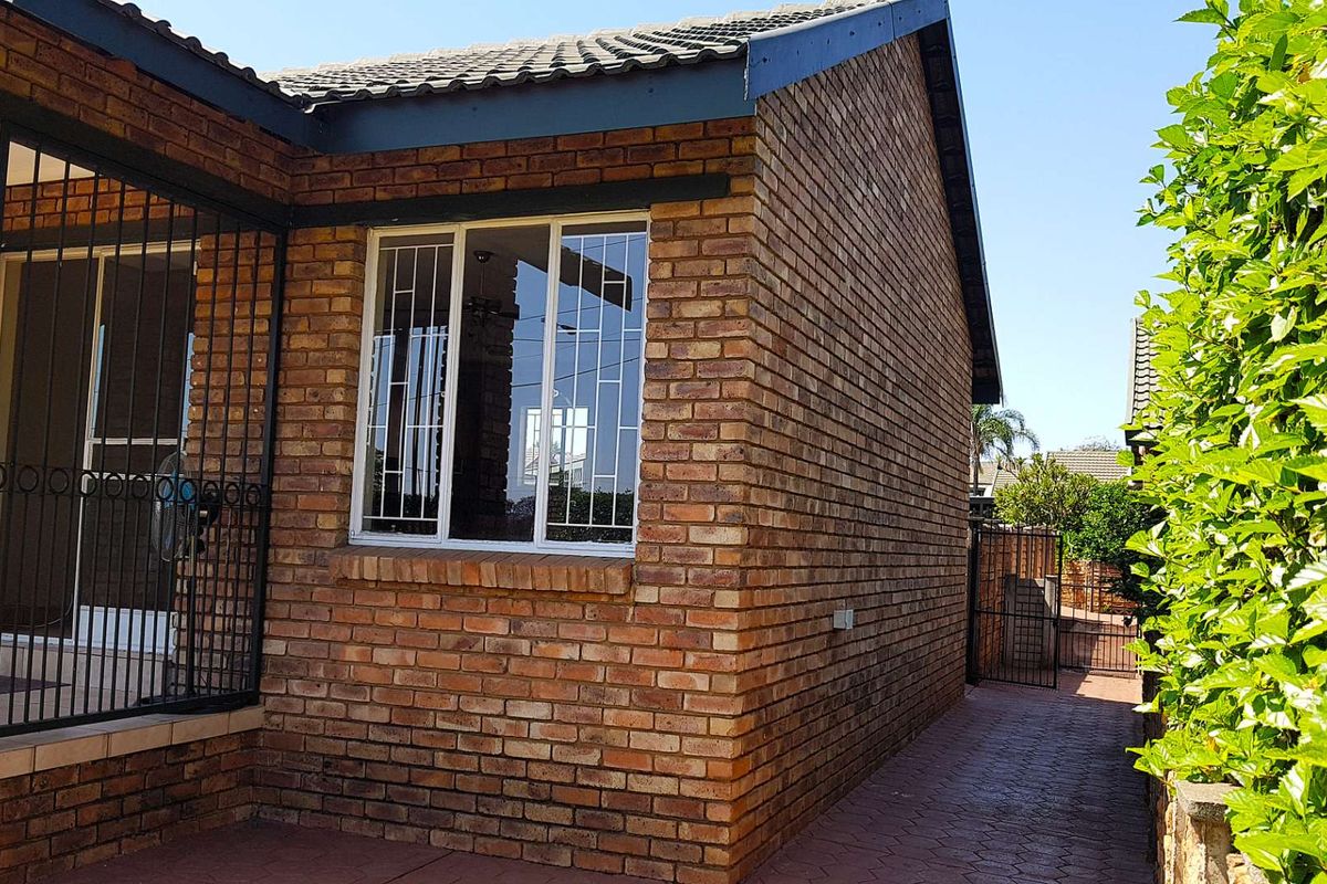3 Bed Townhouse - Photo 5
