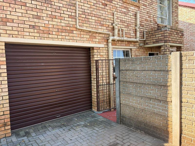 Charming 3 Bedroom Duplex in Allens Neck - Photo 5