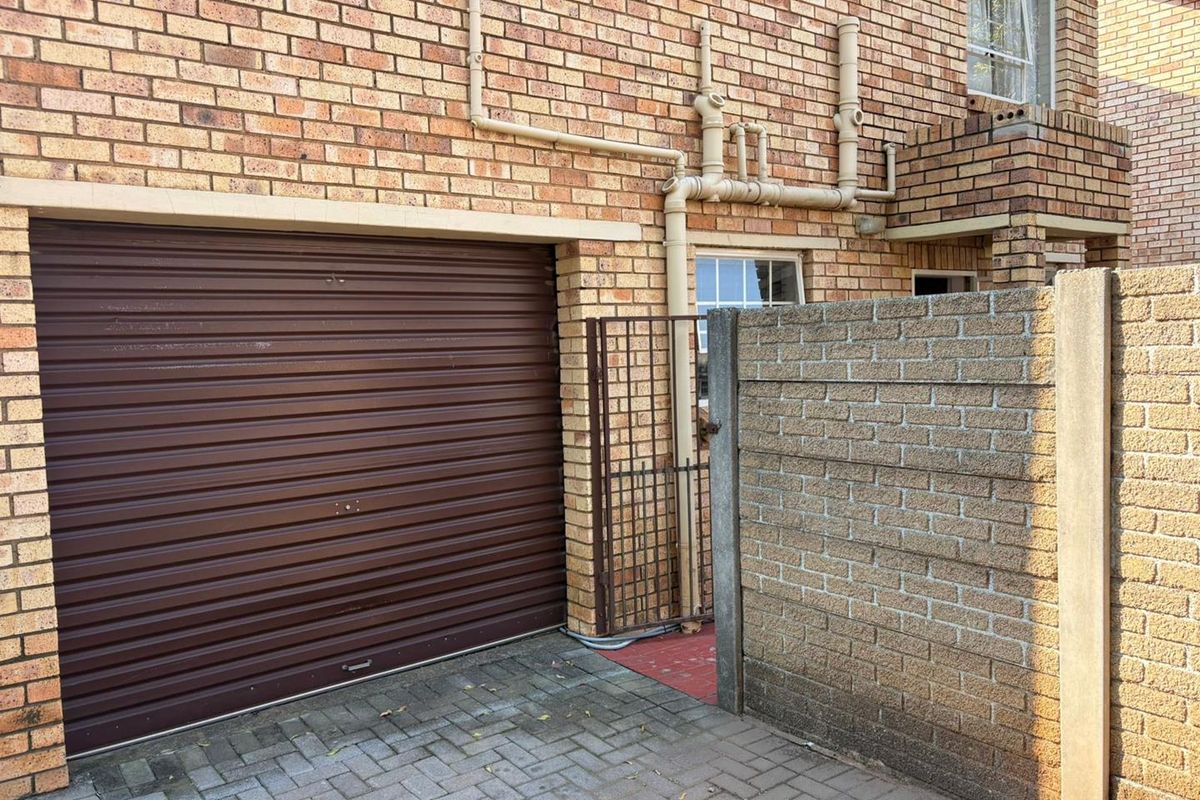 Charming 3 Bedroom Duplex in Allens Neck - Photo 5