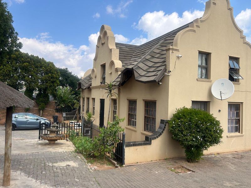 14 Bedroom house in Laudium - Photo 4