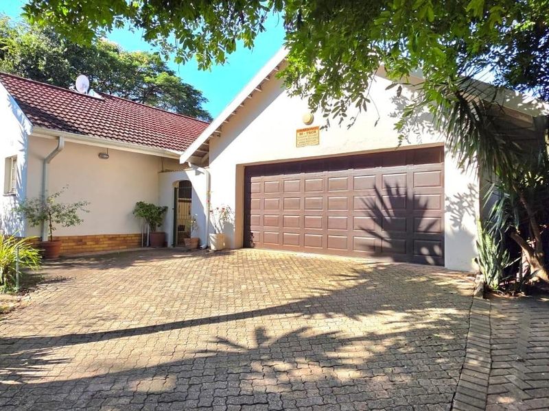 Comfortable family living in a peaceful, established neighbourhood... - Photo 1