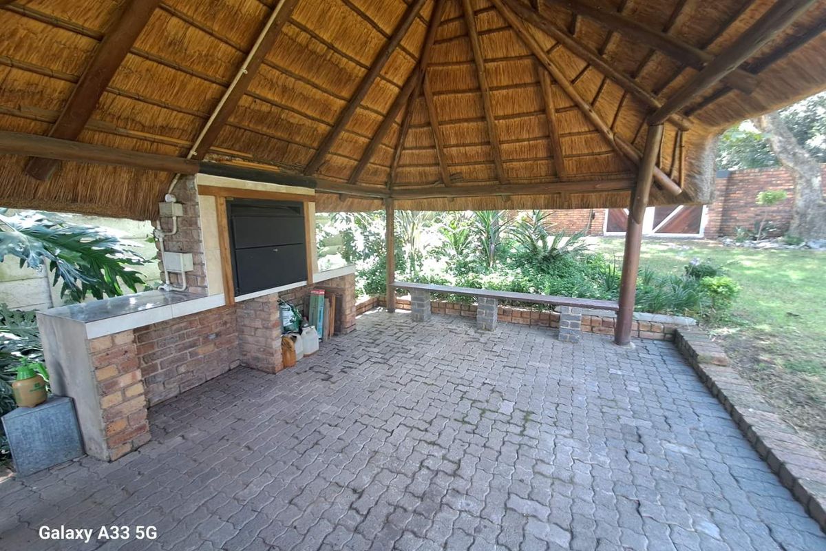 Family Home 4 Bedroom/ 3 Bathroom with lovely garden - Photo 4