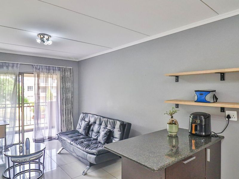 Ideal First Home: Modern 1-Bed in Phoenix View Estate - Photo 6