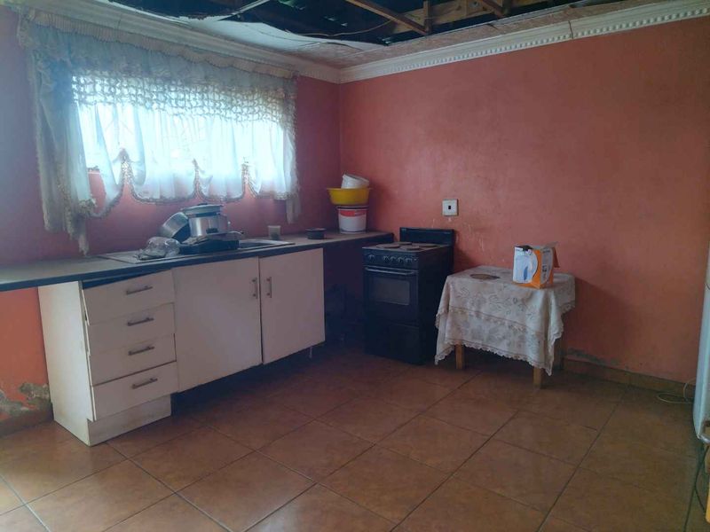 3 bedrooms for sale in Soshanguve South - Photo 6