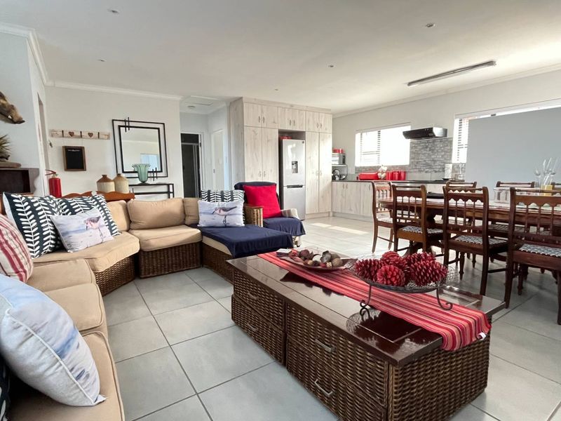 Experience Dual-Living Luxury with Spectacular Ocean Backdrop - Photo 7