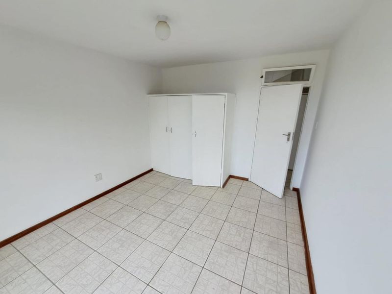 Step into this charming and bright, neat 2-bedroom apartment with great potential, perfectly suited for comfortable living and easy convenience - Photo 8