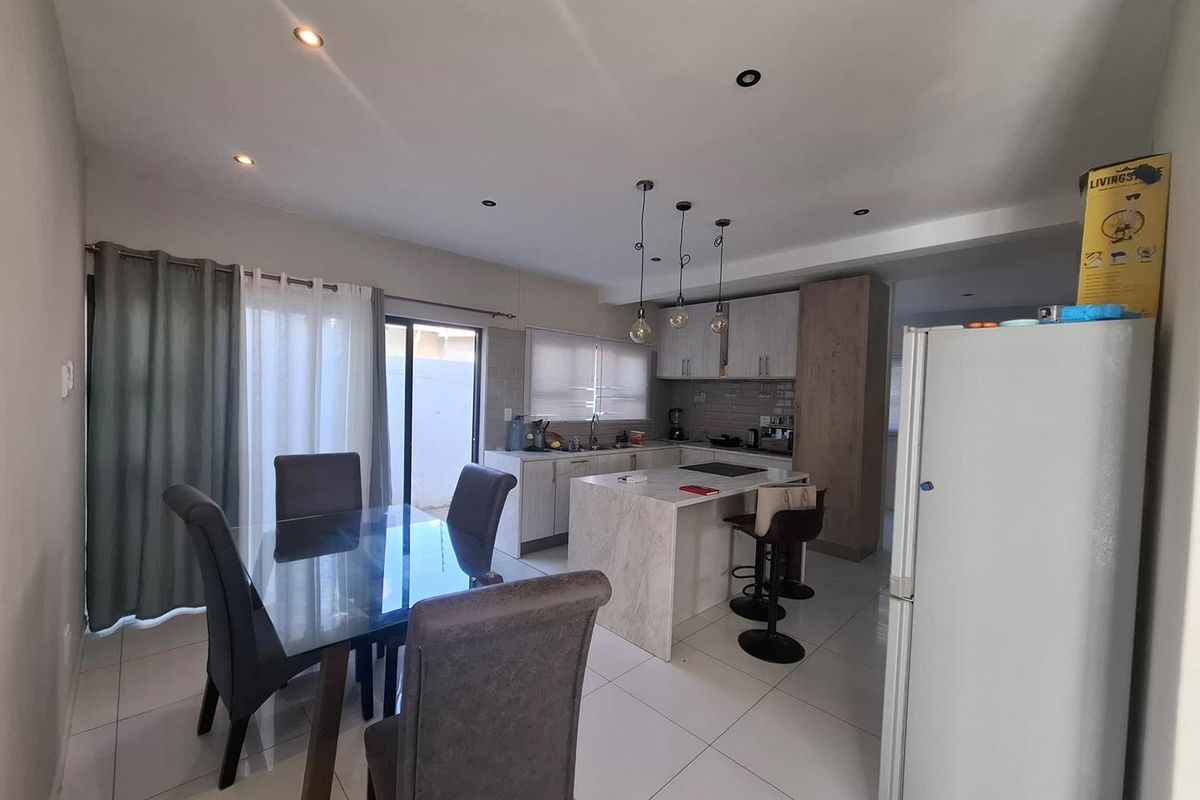 🏡 FOR SALE | DOUBLE-STORY HOUSE IN CIMBEBASIA 💰 N$ 2,850,000 Excluding Costs - Photo 2