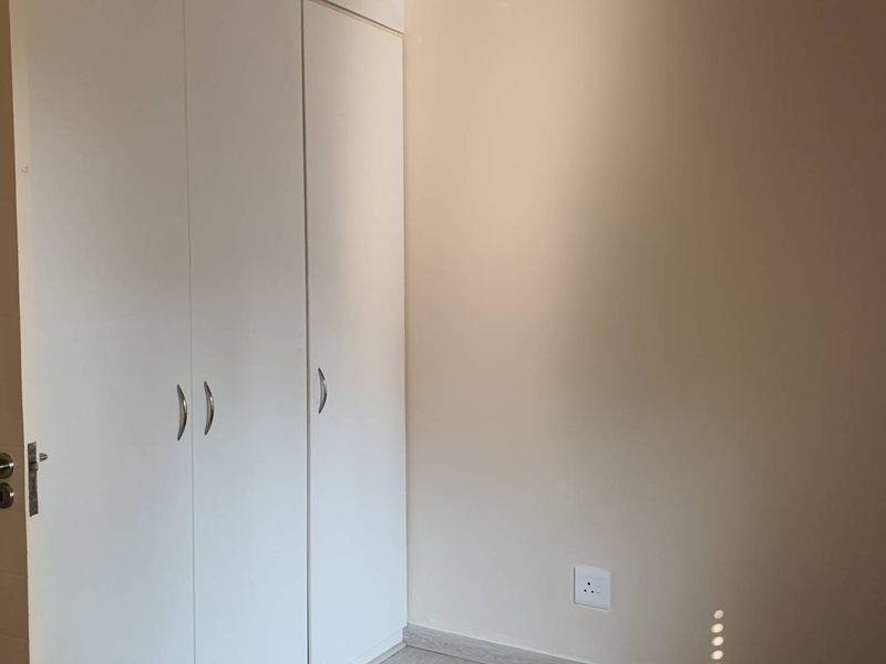 Beautifully maintained 2 bedroom apartment for rental in Jackal Creek Golf Estate R9000 Available 1 September - Photo 9