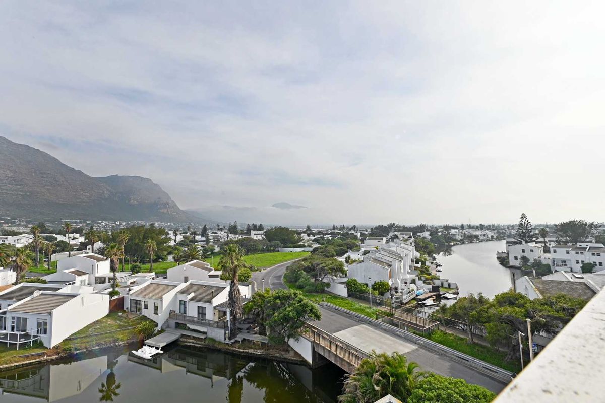 Lakefront Lifestyle Meets Investment Potential - Photo 2