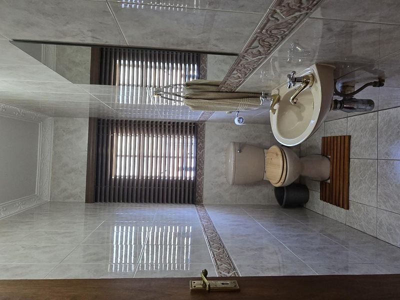 6 Bedroom House for Sale in Amandasig Ext19 - Photo 2