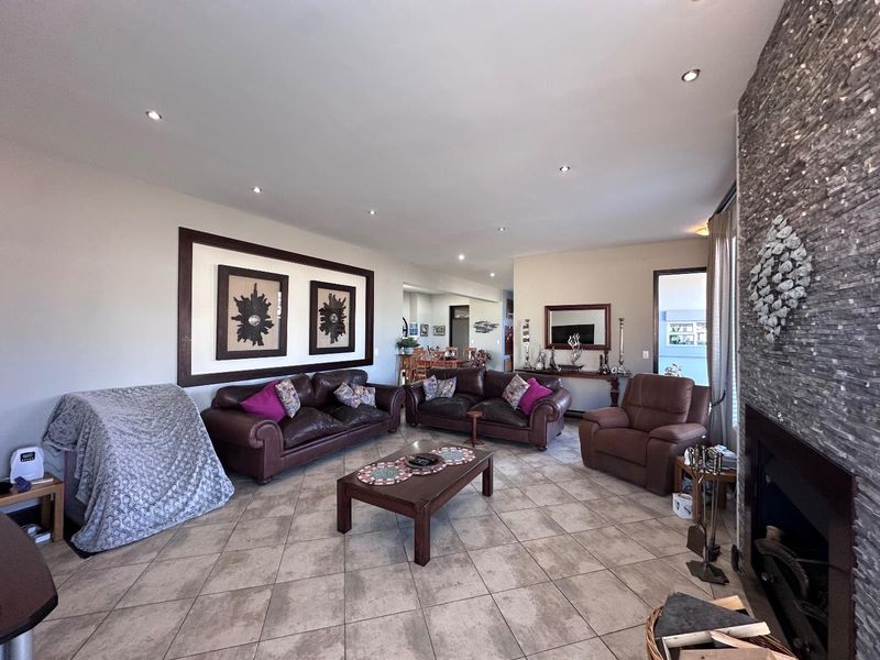 SPACIOUS 3 BEDROOM HOME FOR SALE WITH 3 FLATLETS NEAR WATERFRONT, SWAKOPMUND - Photo 5