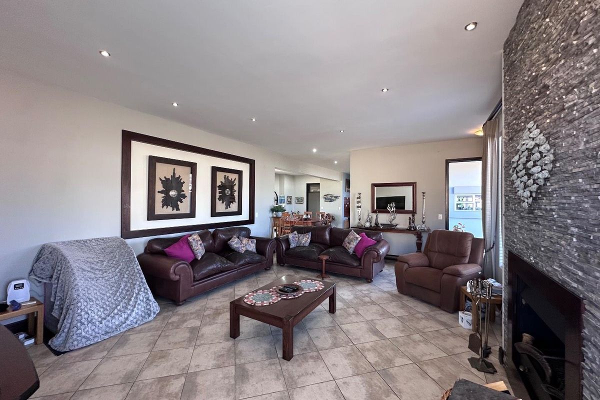 SPACIOUS 3 BEDROOM HOME FOR SALE WITH 3 FLATLETS NEAR WATERFRONT, SWAKOPMUND - Photo 5